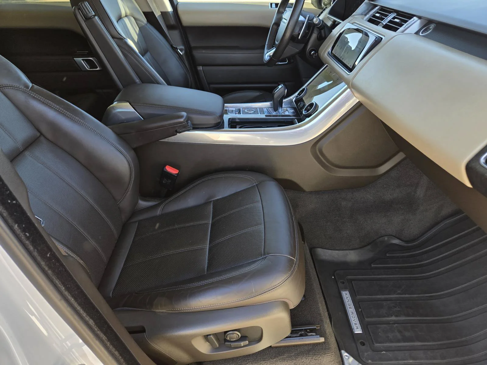 Used 2019 Fuji White Land Rover Dynamic image 36