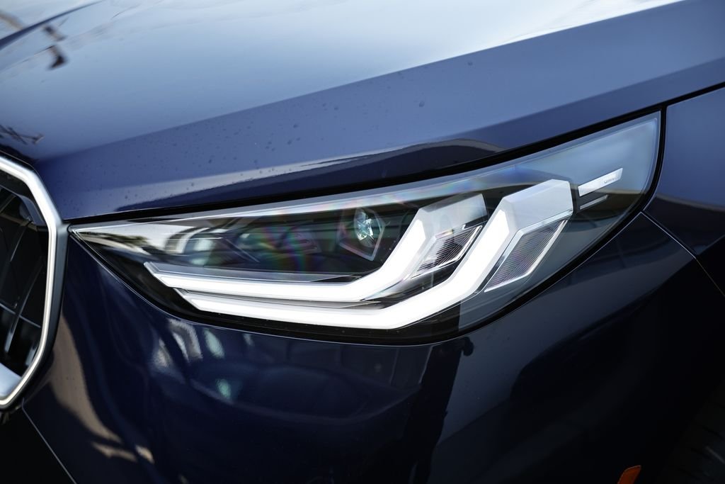 New 2026 Tanzanite Blue II Metallic BMW 30 xDrive image 14