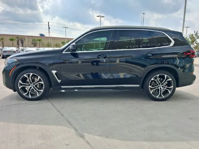 Used 2025 Black BMW xDrive40i image 3