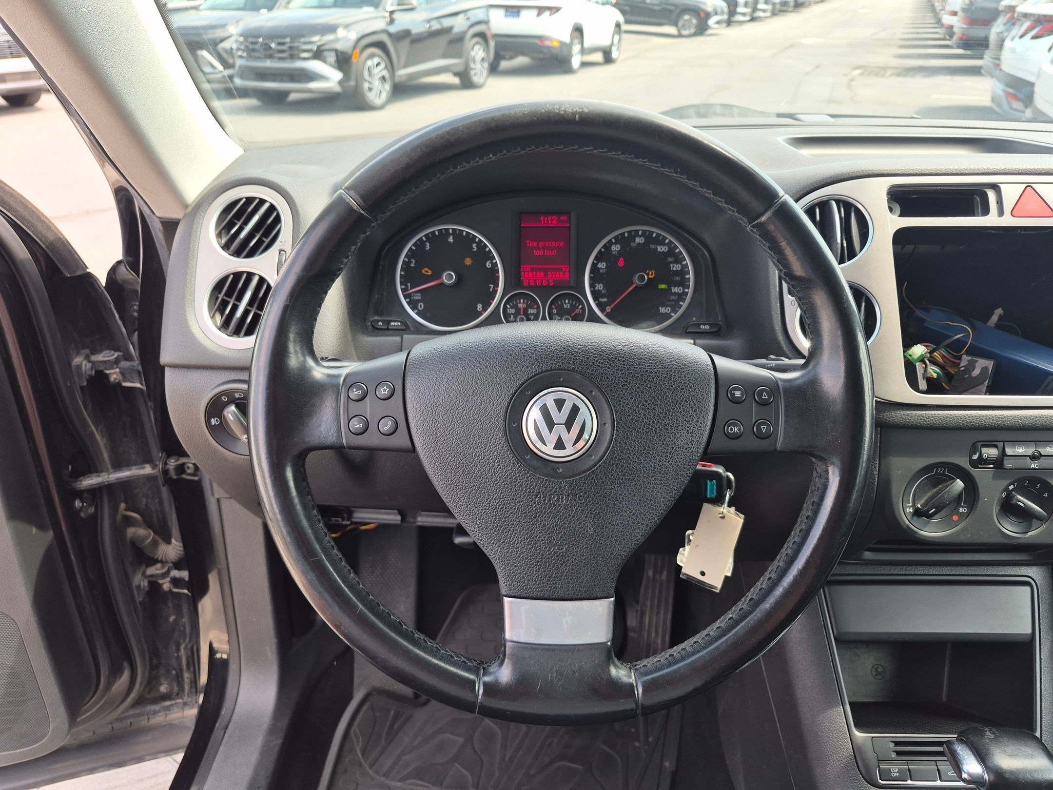 Used 2009 Black Volkswagen SE image 17