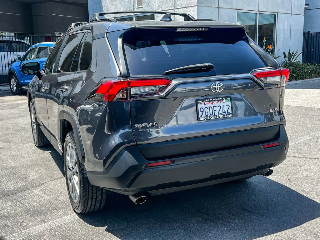 Used 2023 Gray Toyota XLE Premium image 4