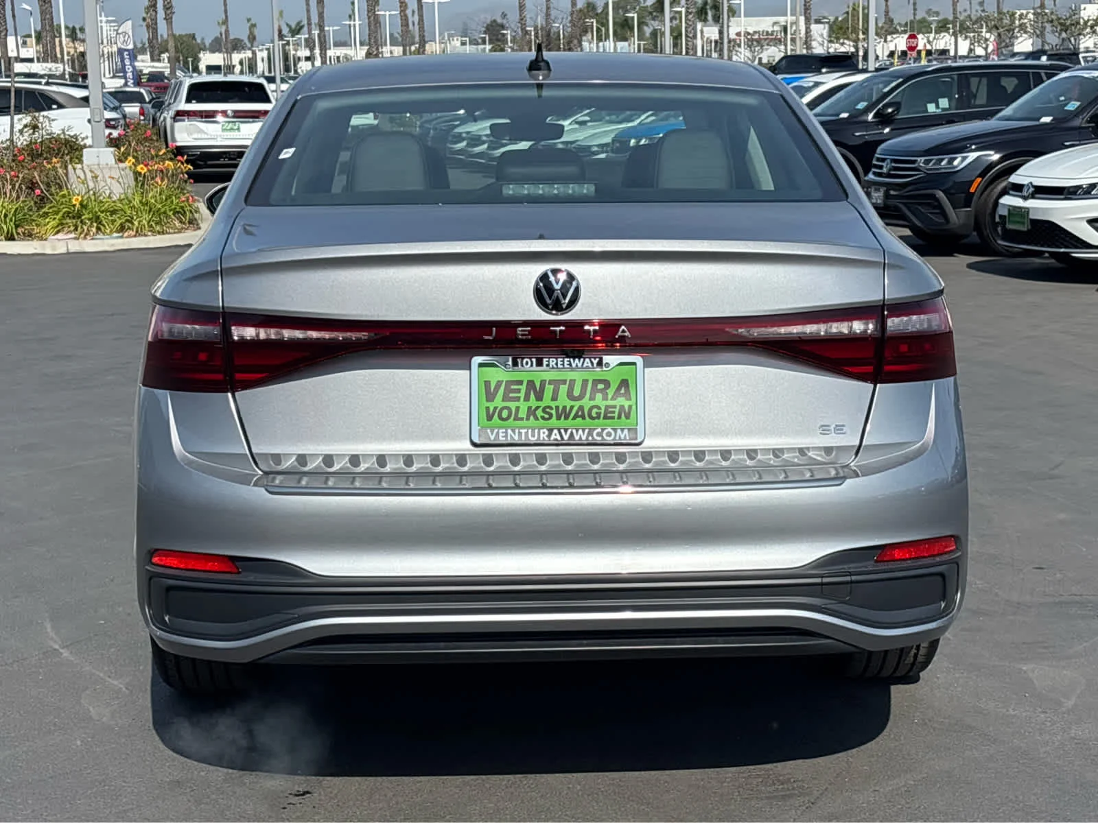 New 2026 PYRITE SILVER Volkswagen SE image 4