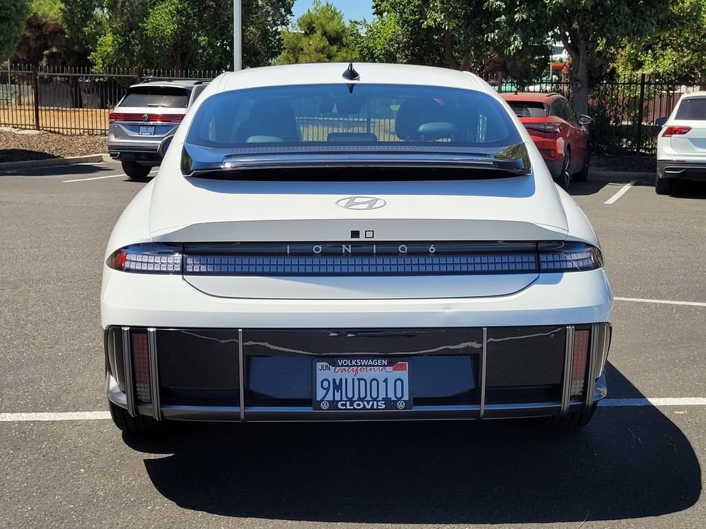 Used 2024 White Hyundai SE image 7