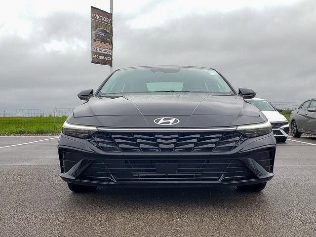 New 2025 Black Hyundai Limited image 2
