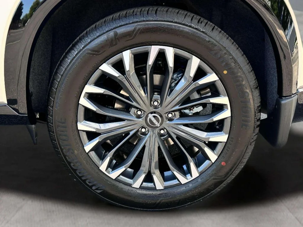 New 2026 Champagne Silver Metallic / Super Black Two-tone Nissan Platinum image 11
