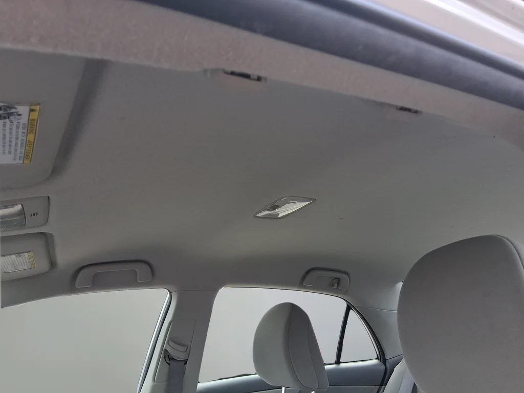 Used 2009 Silver Toyota LE image 18