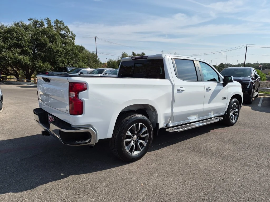 Used 2023 SUMMIT WHITE Chevrolet LT image 9