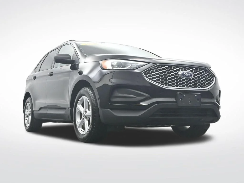 Used 2023 Black Metallic Ford SE image 40