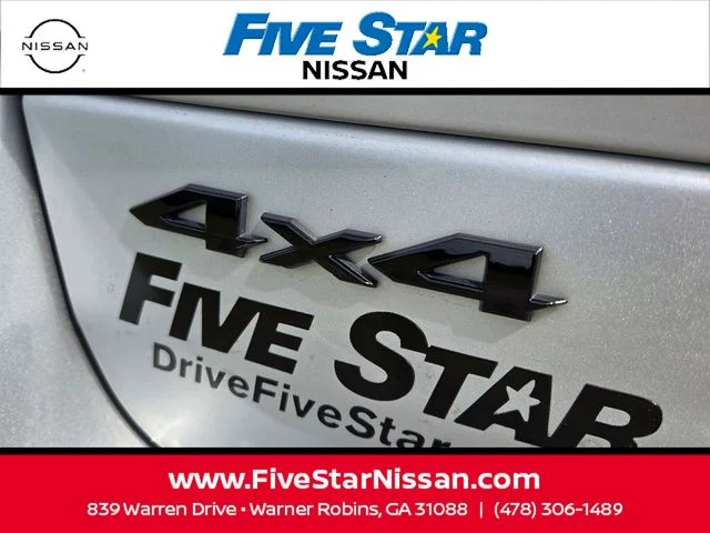 Used 2022 Silver Jeep Altitude image 11