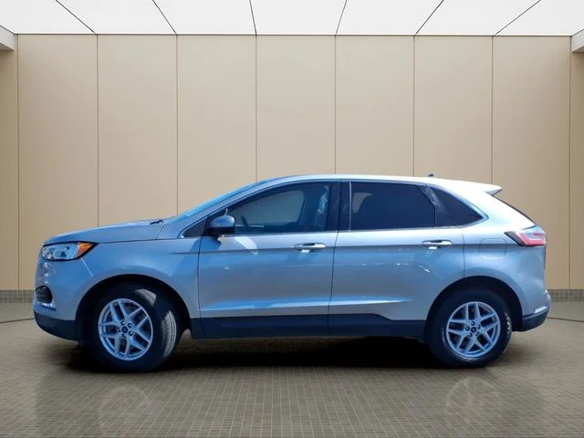 Used 2022 Silver Ford SEL image 16
