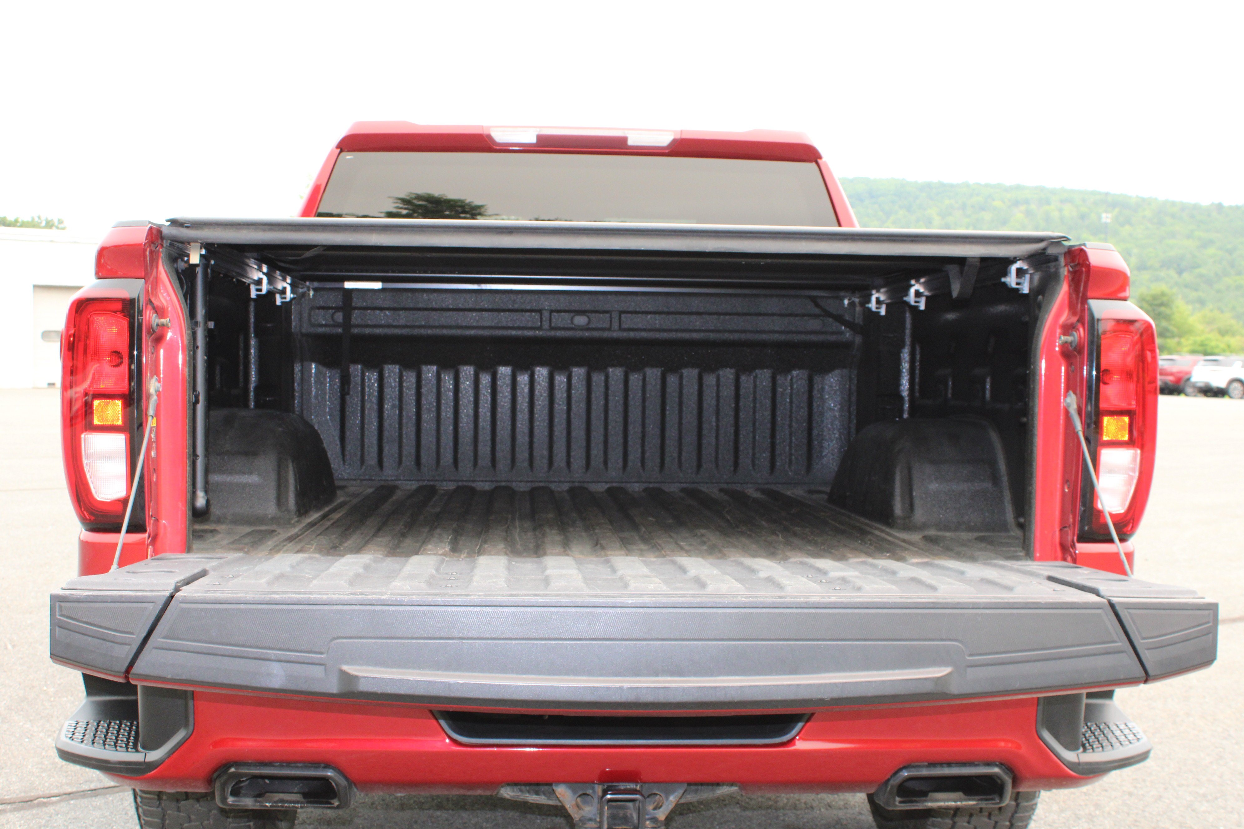 Used 2021 Maroon GMC Elevation image 8