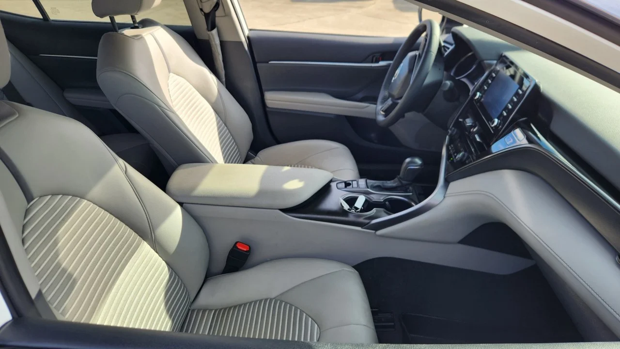 Used 2024  Toyota Hybrid SE image 10
