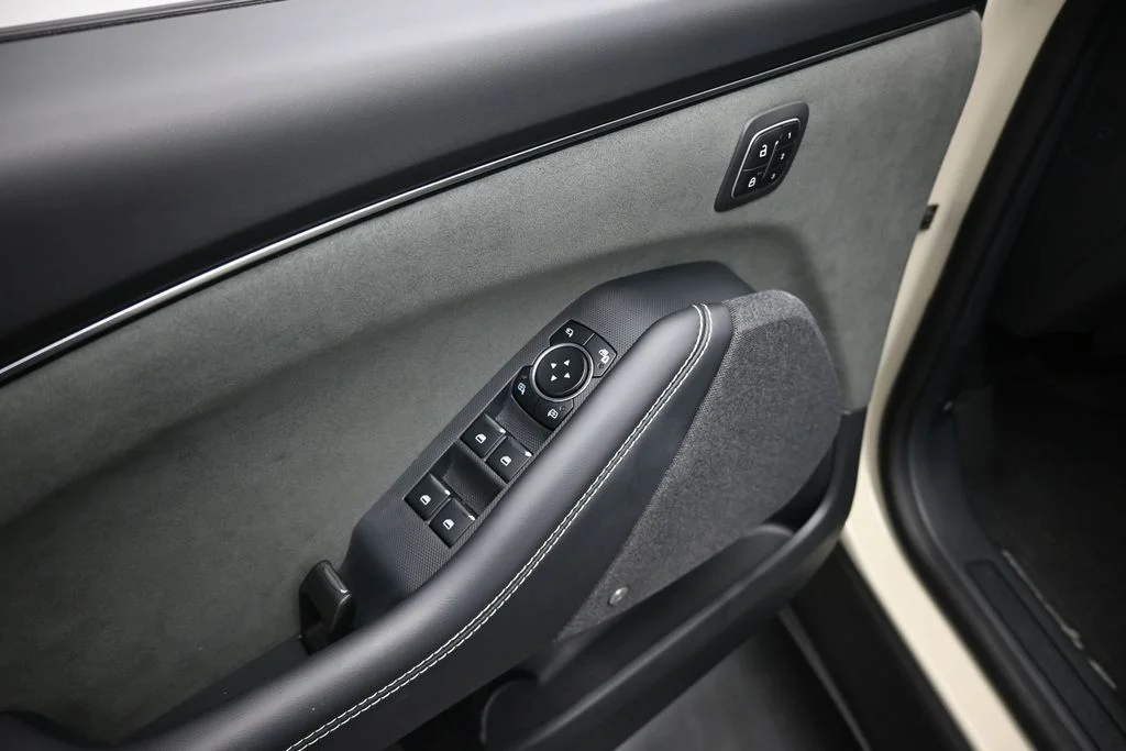Used 2025 Beige Ford GT image 10
