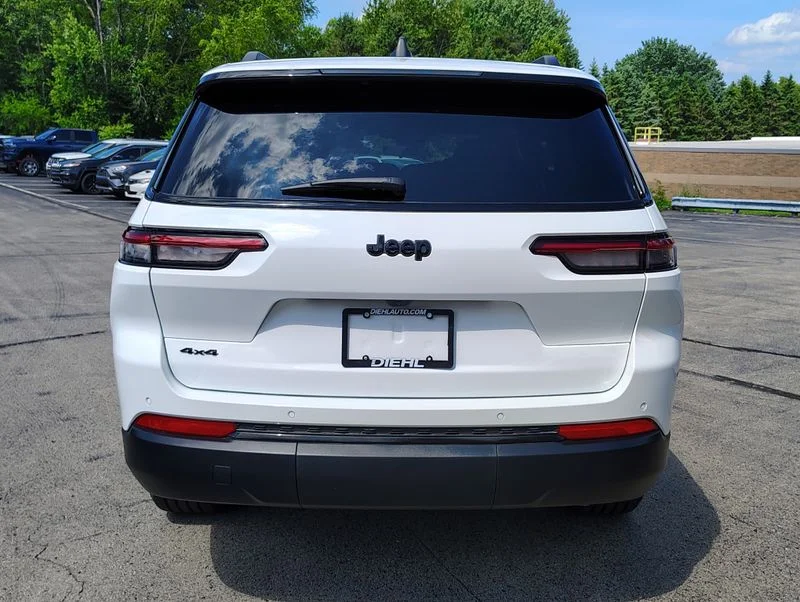 Used 2025 White Jeep Altitude X image 8