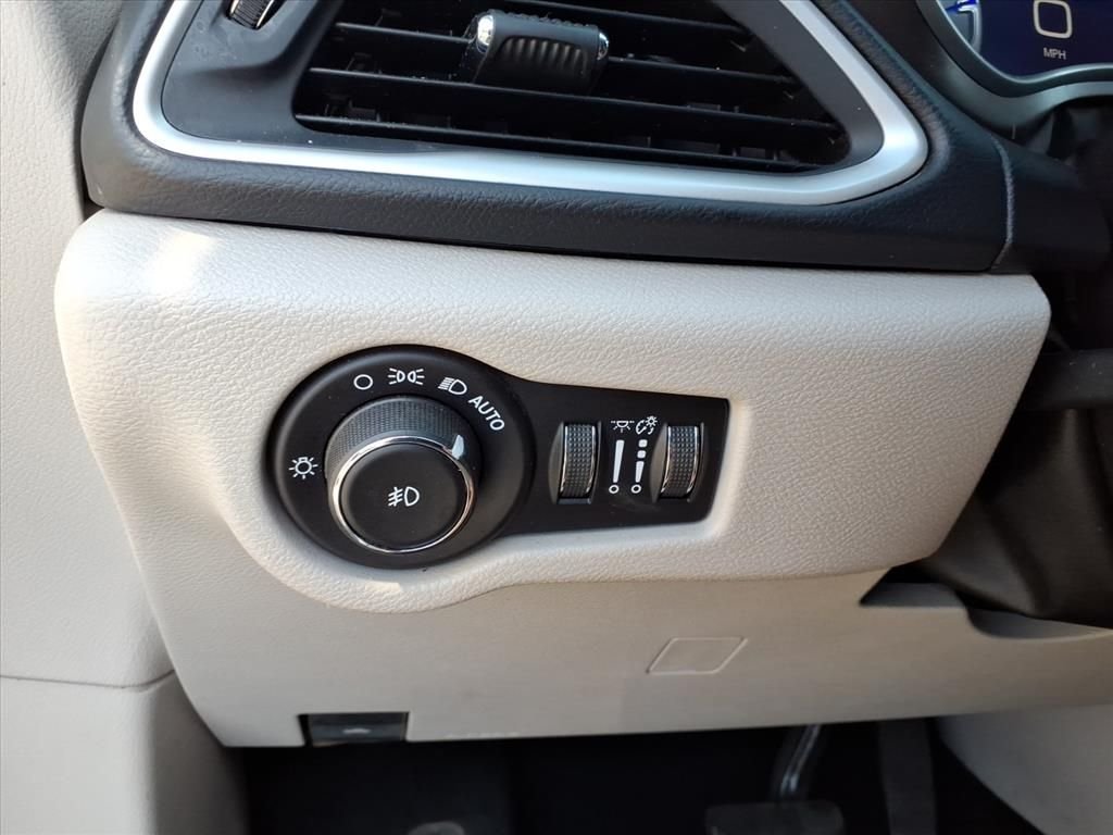 Certified Used 2019 White Chrysler Touring Plus image 15