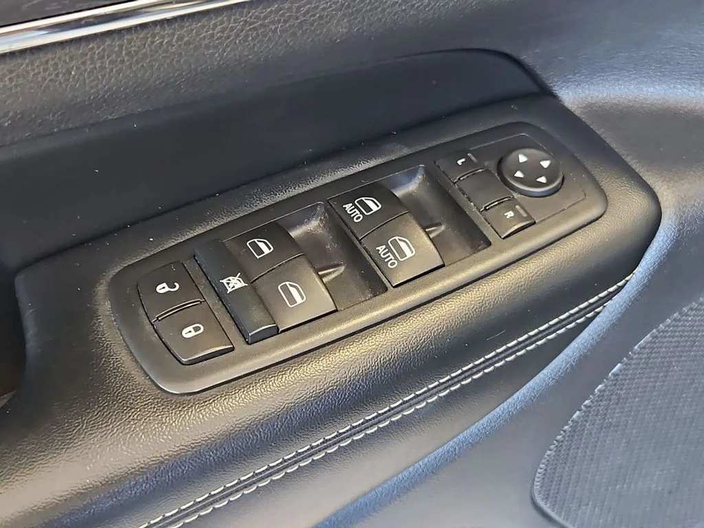 Used 2015 Granite Crystal Metallic Clearcoat Jeep Limited image 11