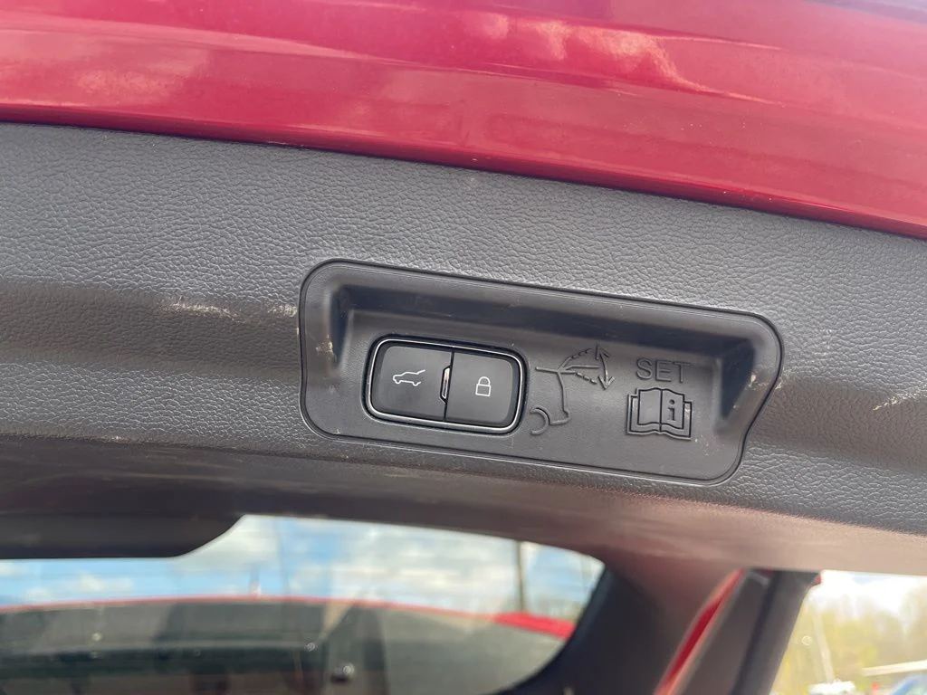 Used 2023 Red Ford XLT image 9