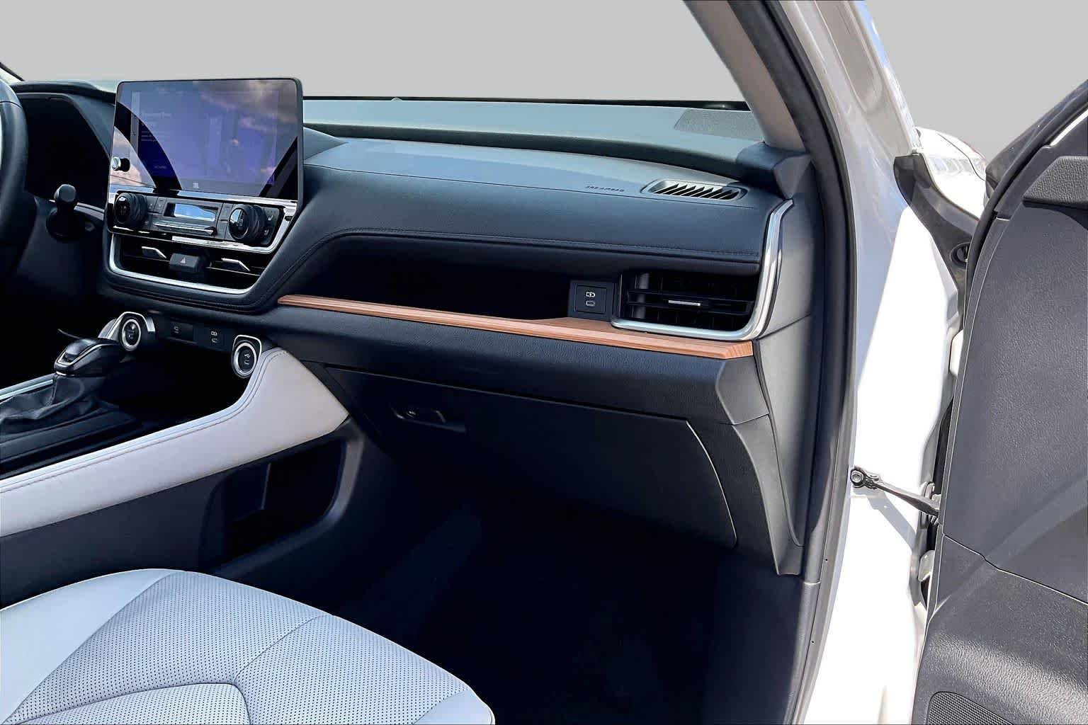 Used 2024 Wind Chill Pearl Toyota Limited image 19