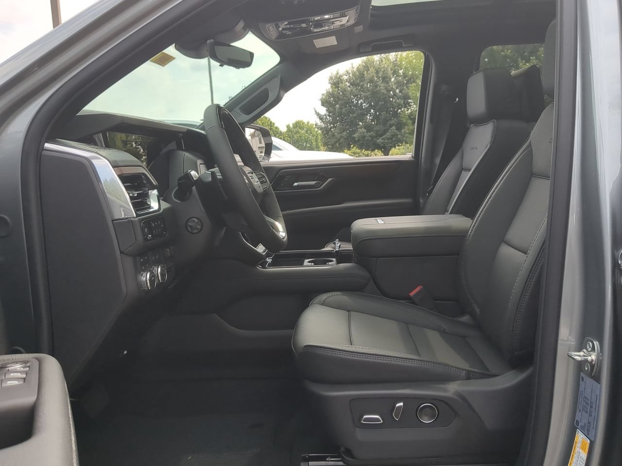 2026 GMC Yukon XL Denali - Photo 20