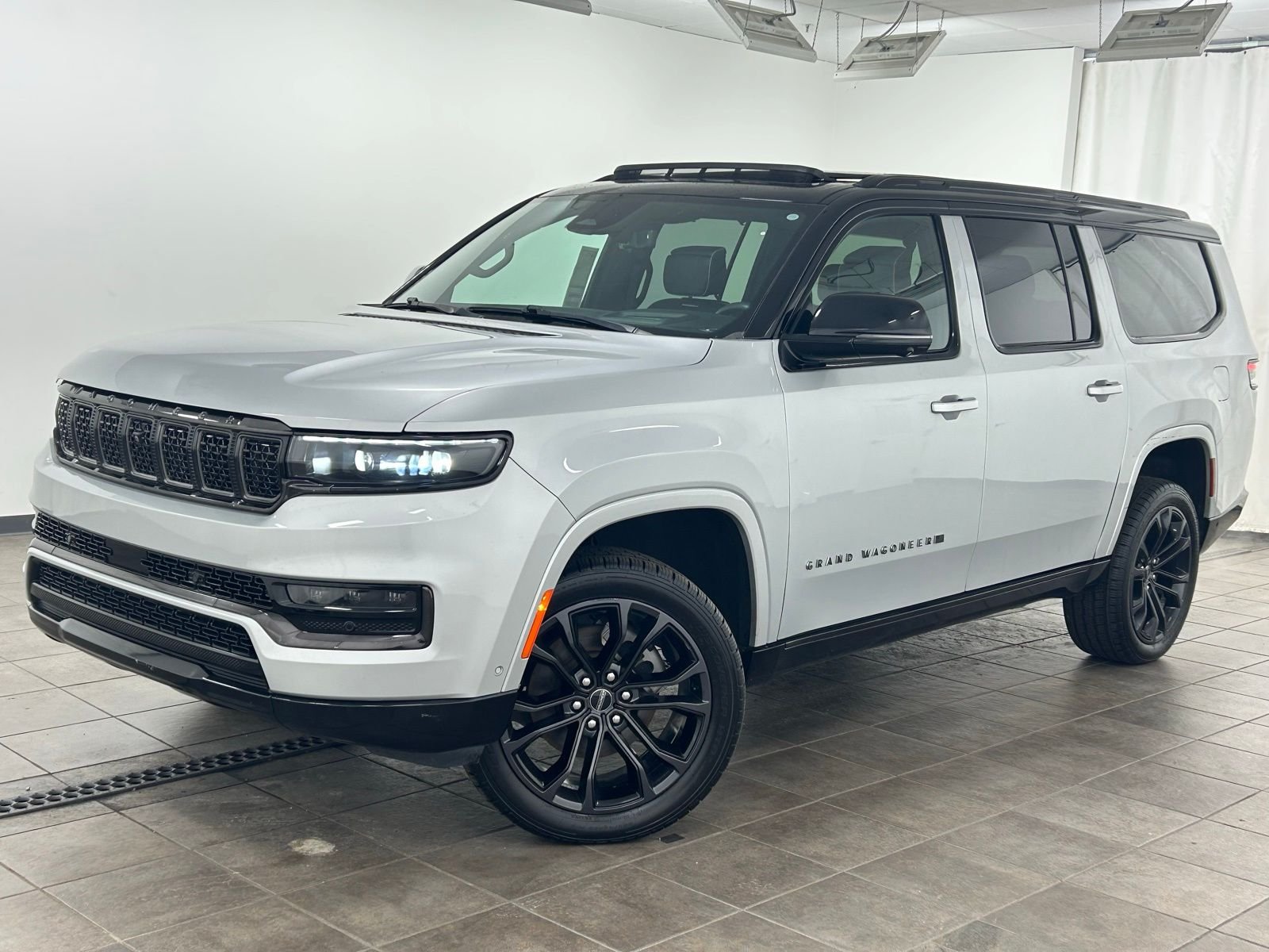 Used 2024 Silver Zynith Jeep Series II image 1