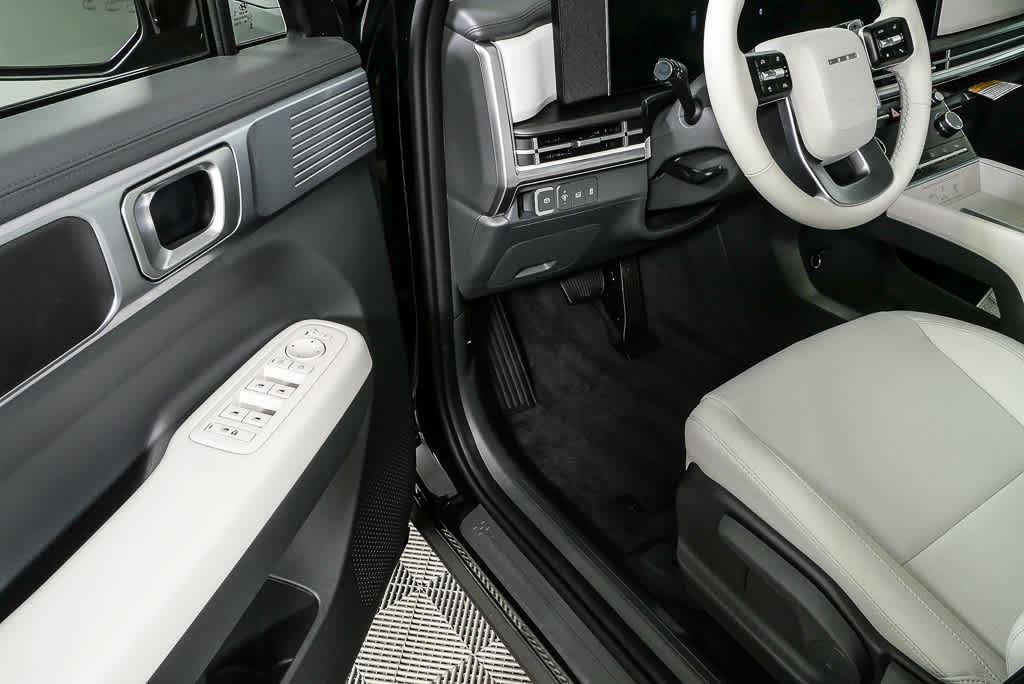 New 2026 Shimmering Silver Hyundai SE image 53