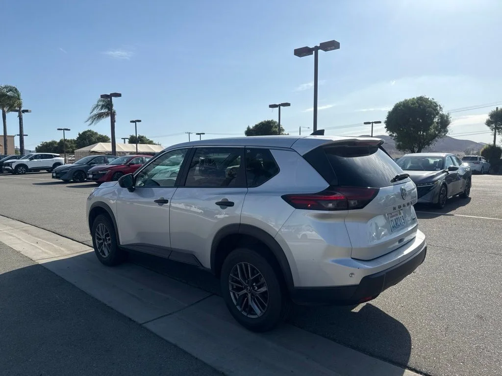 Used 2024 Silver Nissan S image 5