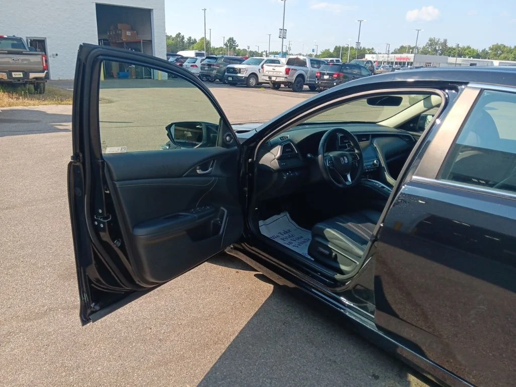 Used 2020 Black Honda Touring image 12