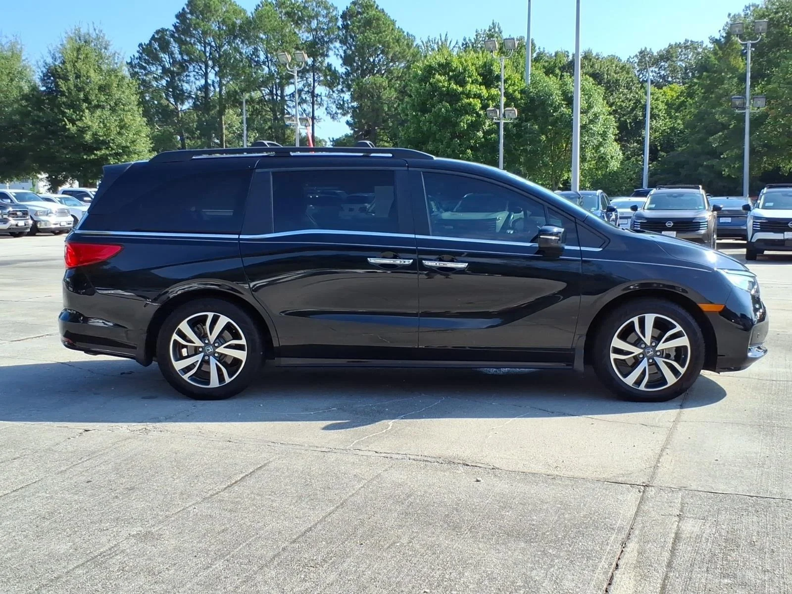 Used 2023 Crystal Black Pearl Honda Touring image 6