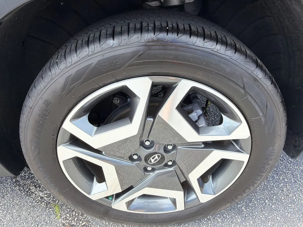 Used 2025 Silver Hyundai SEL Premium image 20