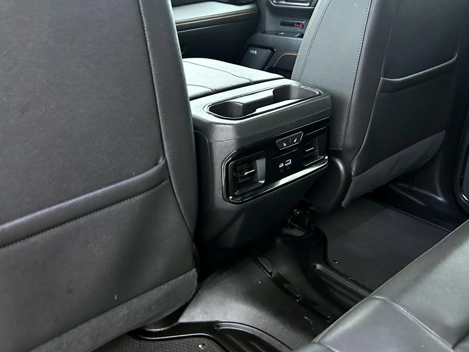 Used 2023 Silver GMC AT4 image 21