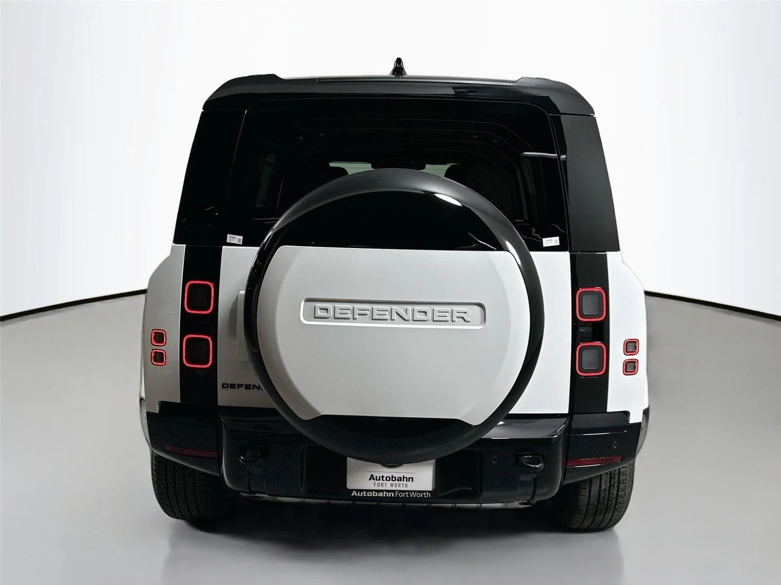 Used 2026 Fuji White Land Rover X-Dynamic SE image 6