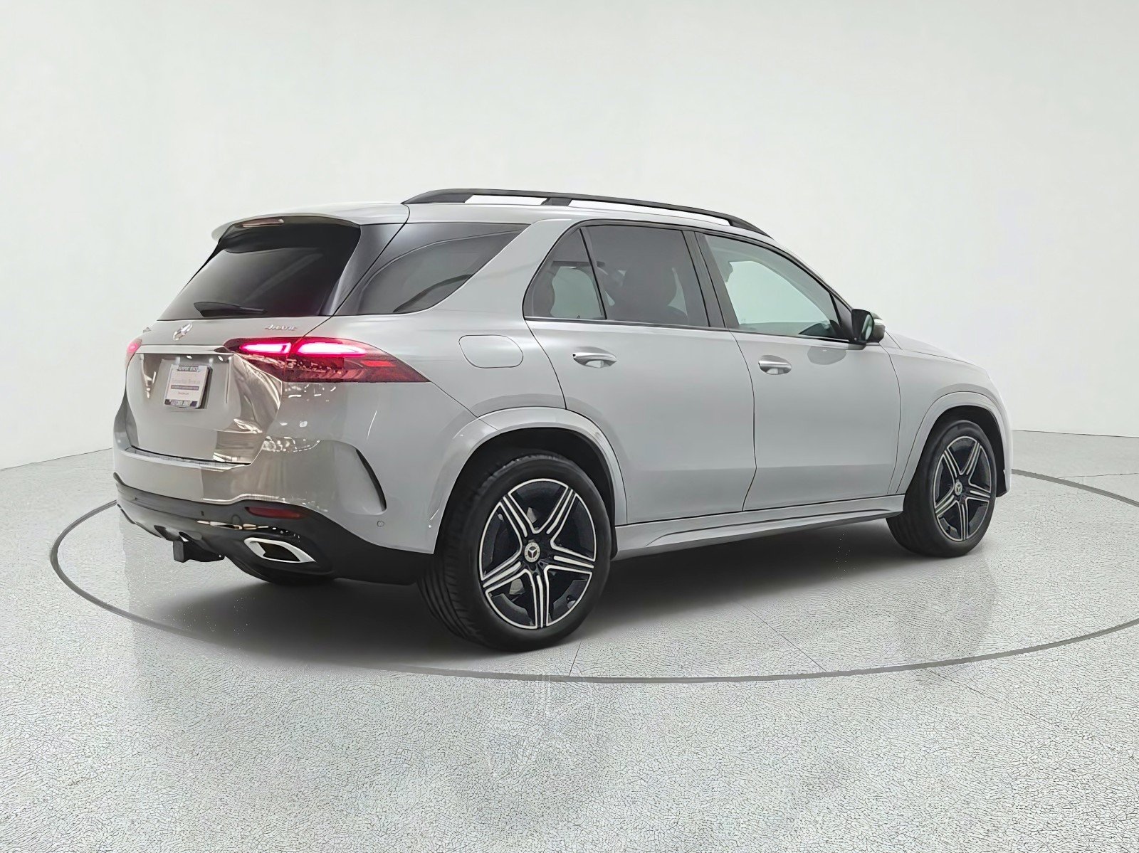 Certified Used 2025 MANUFAKTUR Alpine Grey Mercedes-Benz GLE 450e 4MATIC® SUV image 5