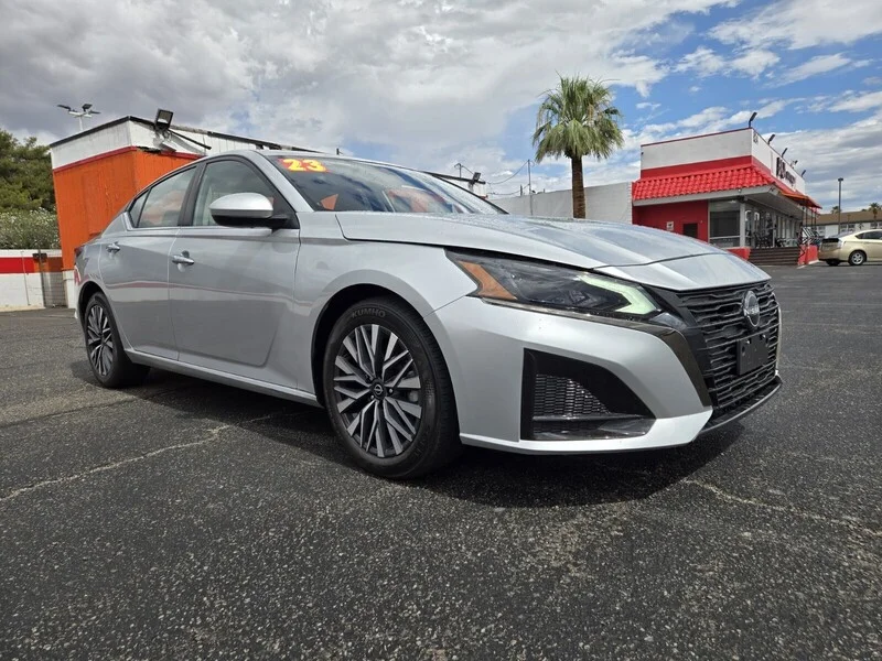 Used 2023 Brilliant Silver Metallic Nissan 2.5 SV image 4