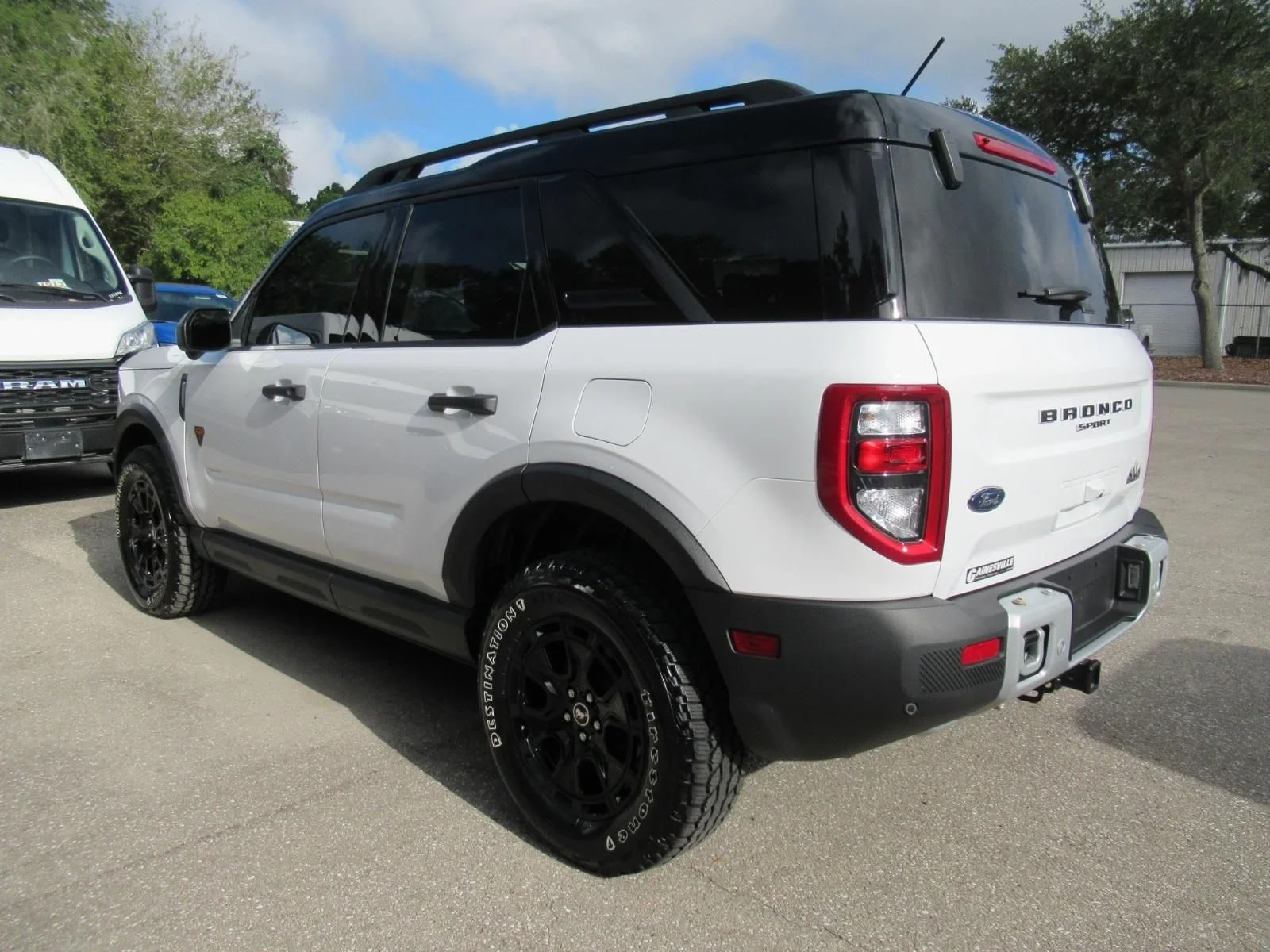 Used 2025 White Ford Badlands image 5