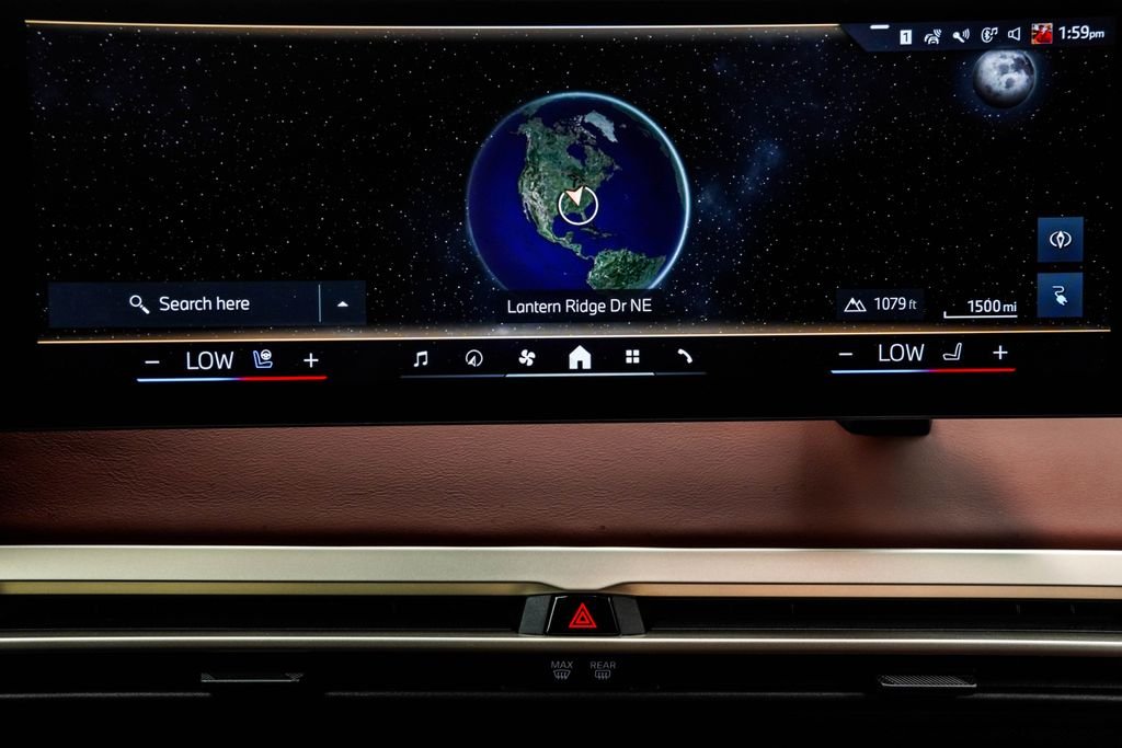 Used 2024 Gray BMW xDrive50 image 31
