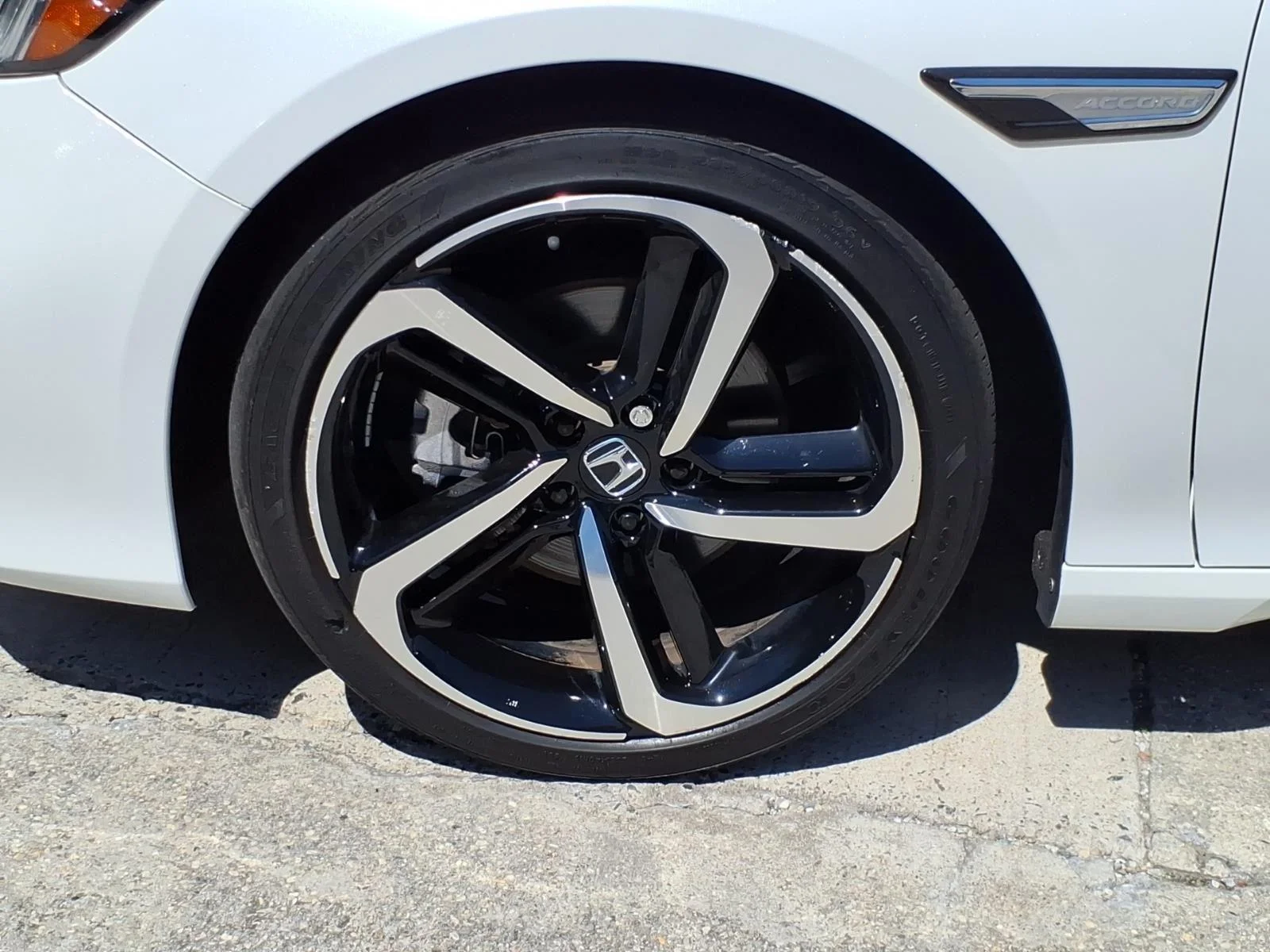 Used 2022 Platinum White Pearl Honda Sport SE image 4