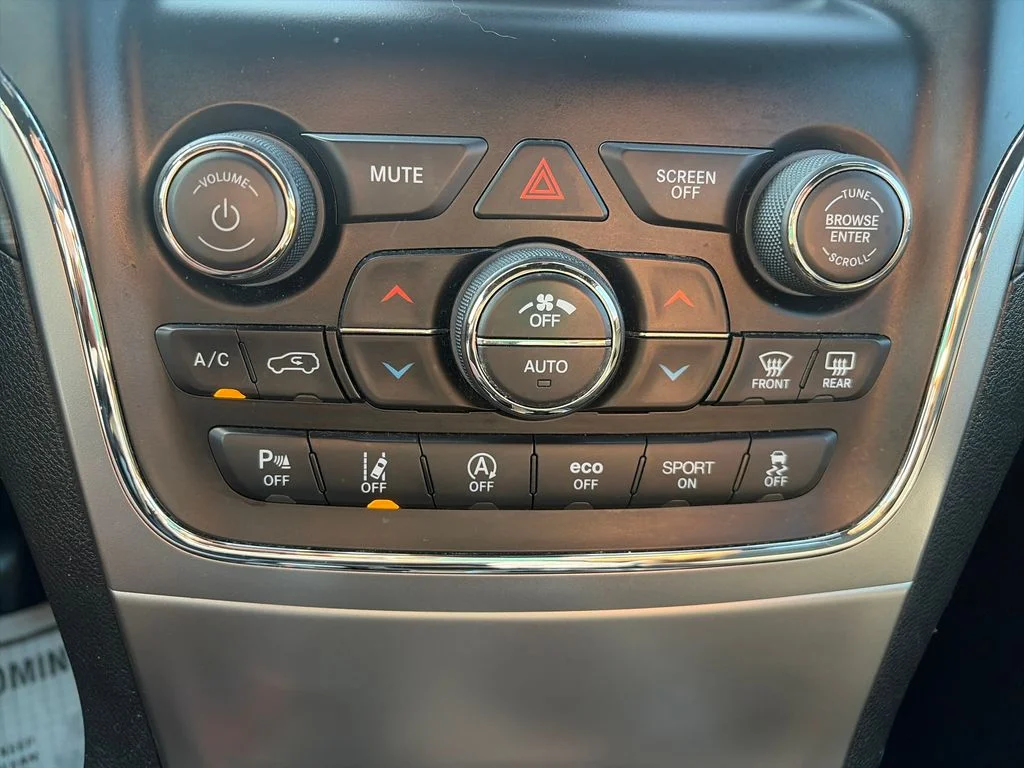 Used 2020 White Jeep Laredo E image 18