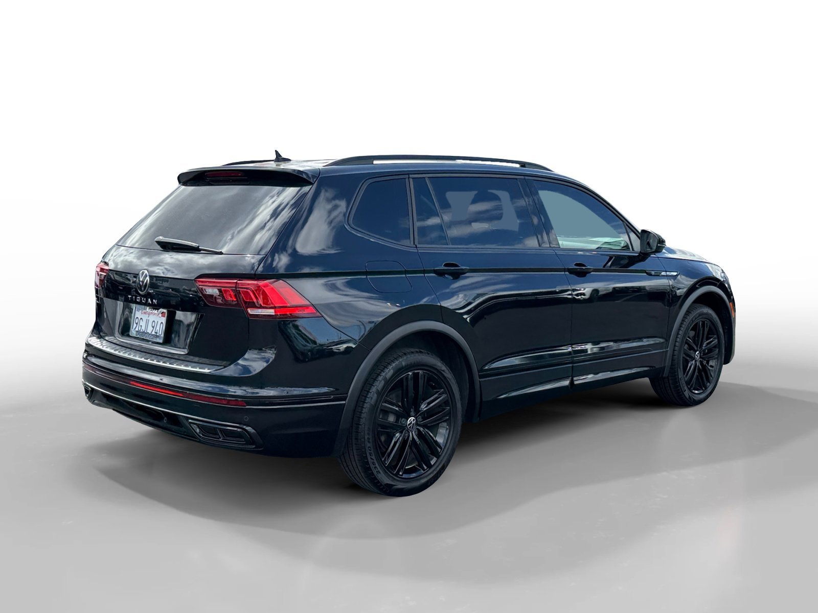 Certified Used 2022 Deep Black Pearl Volkswagen 2.0T SE R-Line Black image 5