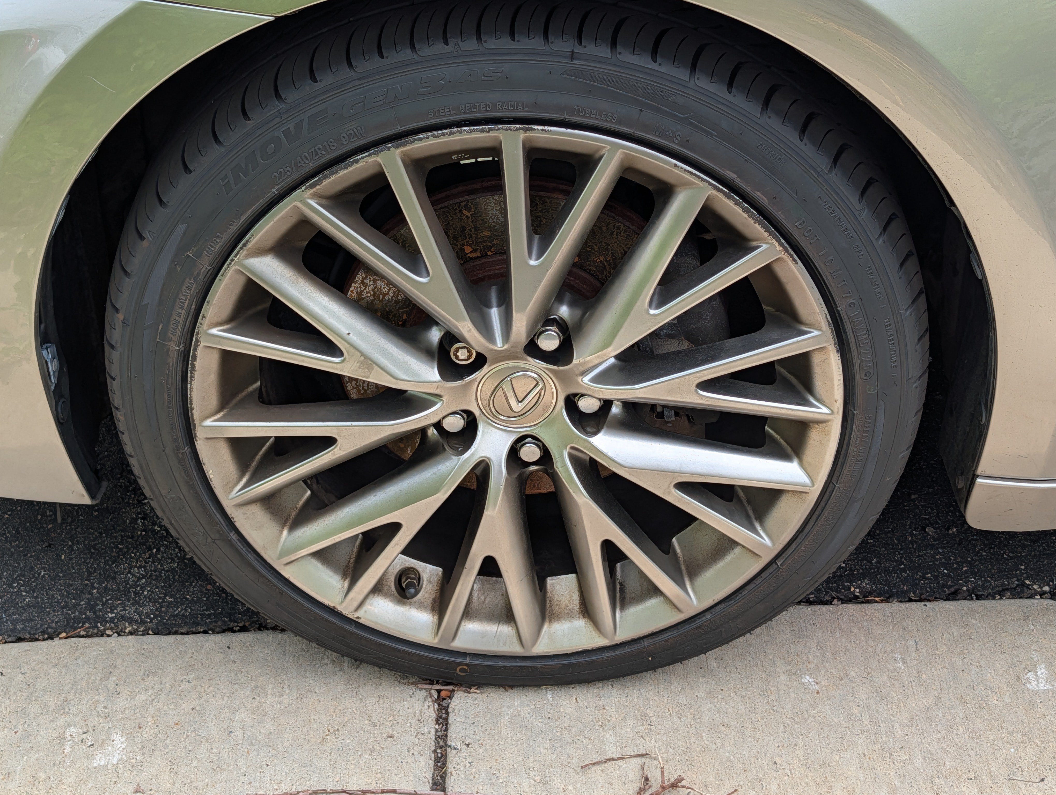 Used 2015 Atomic Silver Lexus  image 15