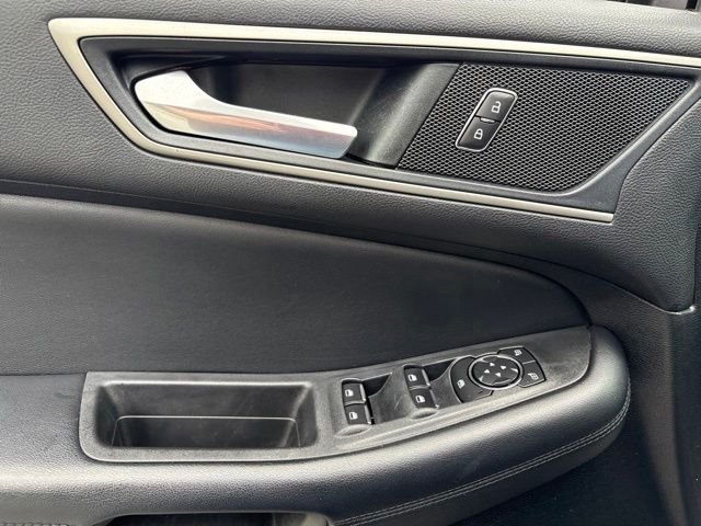 Used 2022 Black Ford SEL image 11