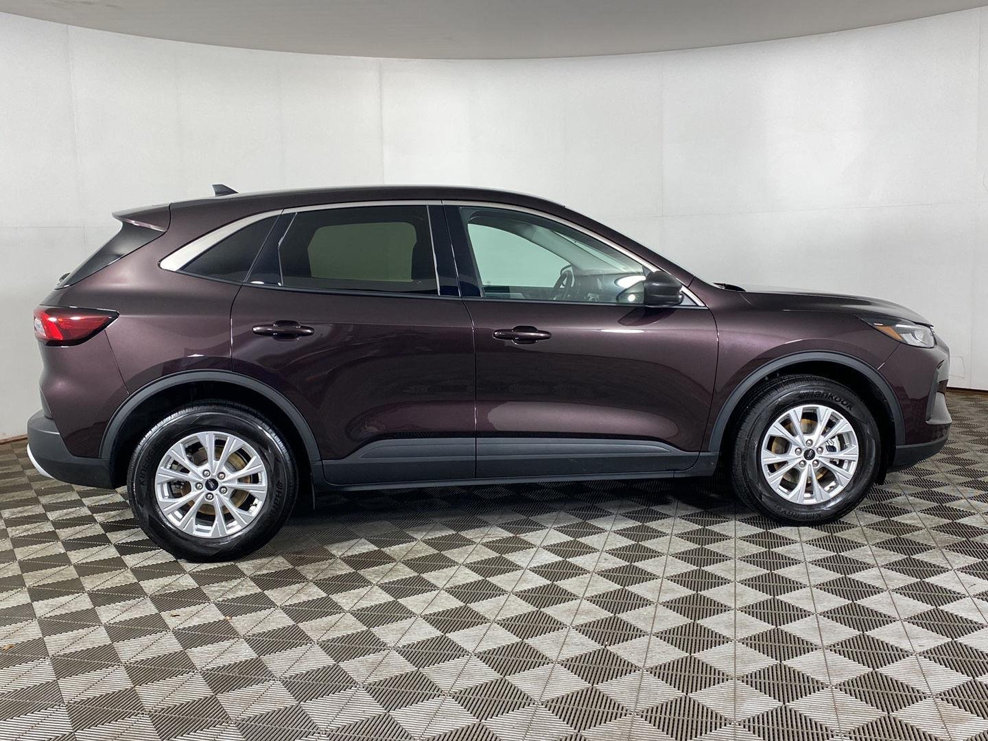 Used 2023 Cinnabar Red Ford Active image 25