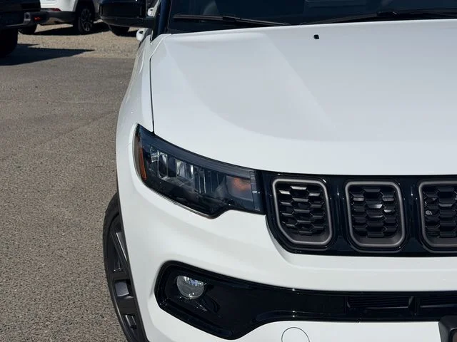 New 2026 Bright White Clear-Coat Exterior Paint Jeep Limited image 5