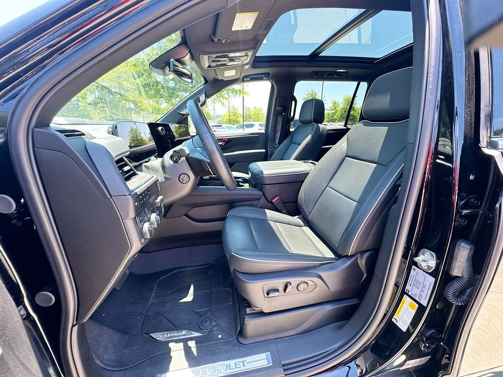 Used 2025 Black Chevrolet Premier image 18