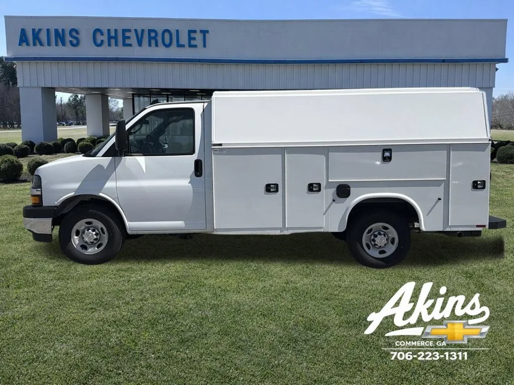 New 2026 Summit White Chevrolet 1WT image 9