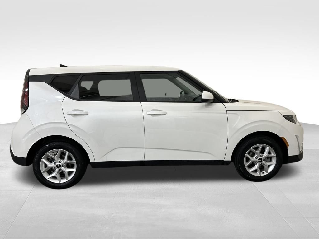 Used 2023 White Kia LX image 7