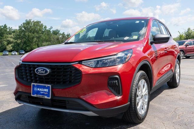 Used 2023 Red Ford Active image 2