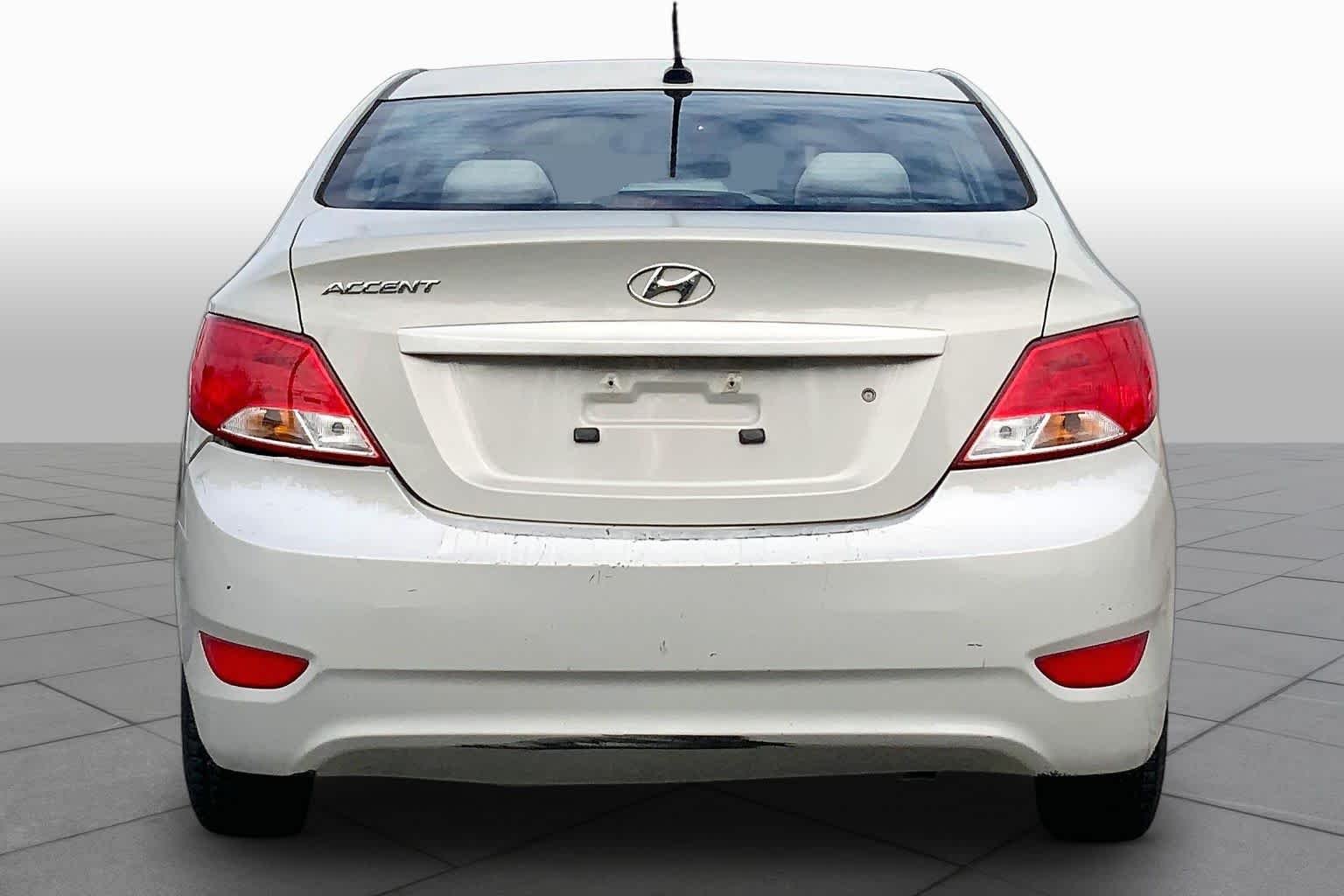 Used 2016 Misty Beige Metallic Hyundai SE image 5