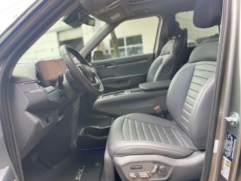 Certified Used 2024 Pebble Gray Kia Land image 22