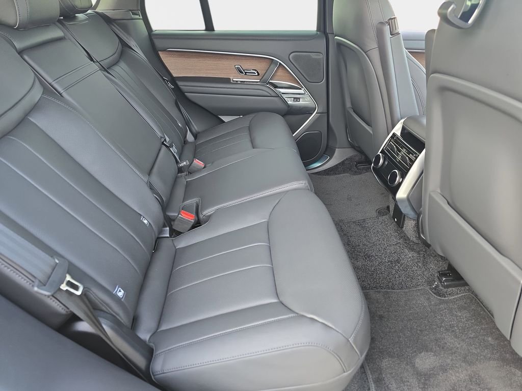 New 2026 Carpathian Grey Land Rover SE image 11