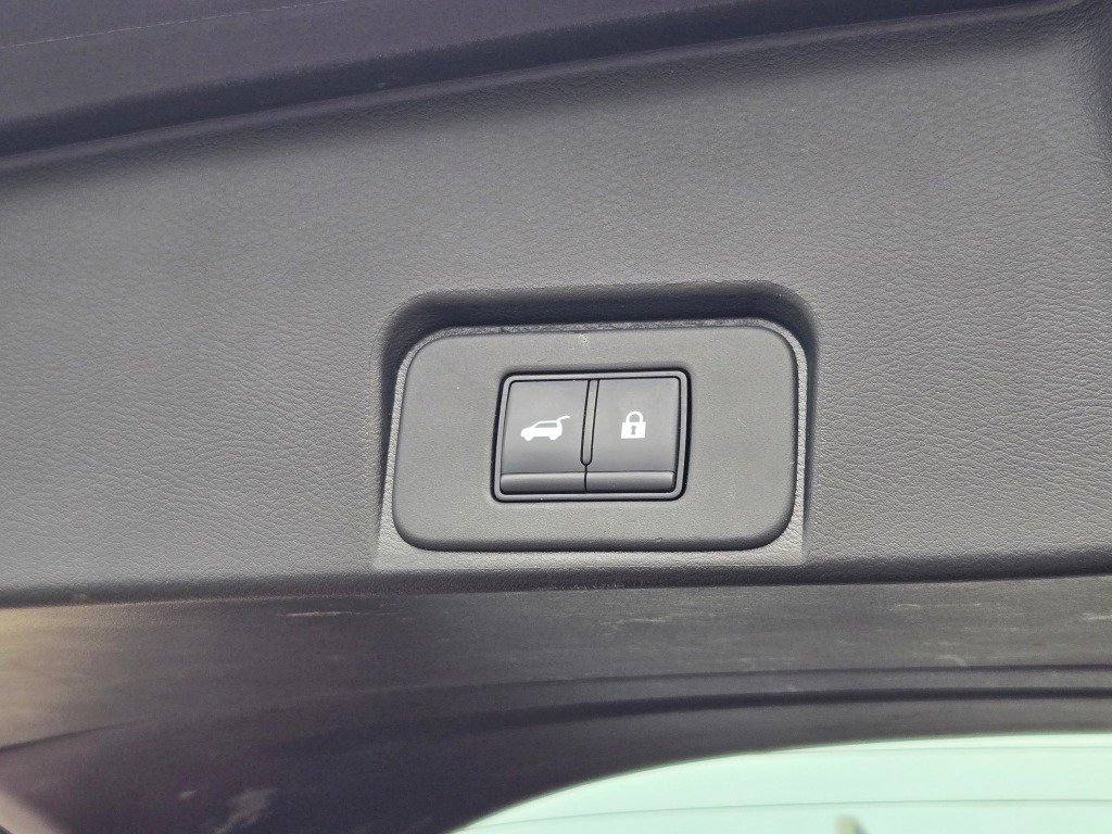 2025 Nissan Rogue SV - Photo 14